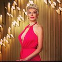  ,   Lyly, 49 ,     , c 