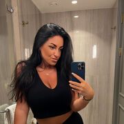  ,   Julia, 33 ,   ,   