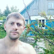  ,  Nikolas, 40