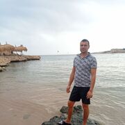  ,  Denis, 40
