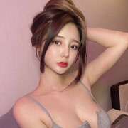  ,  Lia, 23