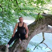  ,  Ali, 40