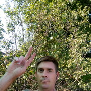  ,   Viktor, 34 ,  