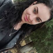   ,  Viktoria, 32