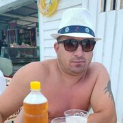  ,  DENIS, 40