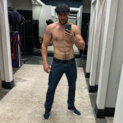 ,   Alex, 33 ,     