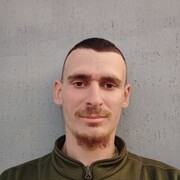  ,  Viktor, 31
