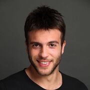  ,  Emir, 38
