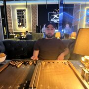  ,  Taron, 31
