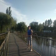  ,  Maksim, 28