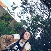  ,  Valeria, 27