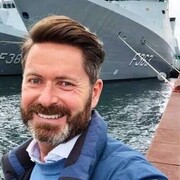  ,   Raph Tom, 54 ,   c 