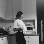  ,   Milana, 19 ,  