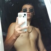  ,  Maksim, 21