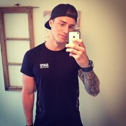  ,   Julien, 32 ,   