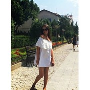  ,  Laura, 28