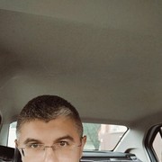  ,  sorendo, 46
