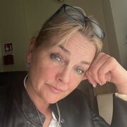  ,  Eva, 46