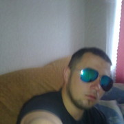  ,  Artur, 32
