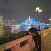  Port Washington,  Ali, 40