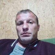  ,  Arturas, 33