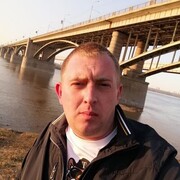 ,   Denis, 32 ,  