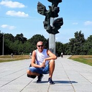  ,  Viktor, 48