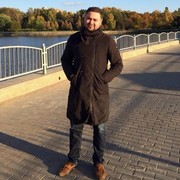 ��� �� � )