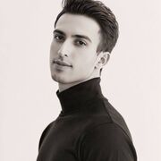  ,  Garik, 25
