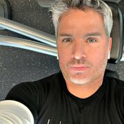 ,  Arturo, 44