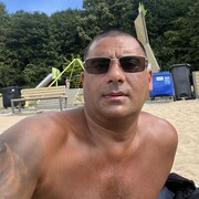  ,   Hovik, 54 ,   ,   