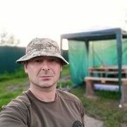  ,   Viktor, 46 ,   