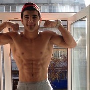  ,  Miliarder, 28