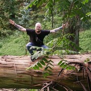  ,   Denis, 32 ,   