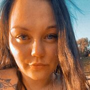  ,  Alina, 28