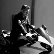 ,   Sezer, 25 ,   ,   , c 