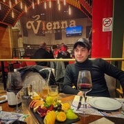  ,  Narek, 27