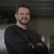  ,   Viktor, 38 ,   ,   