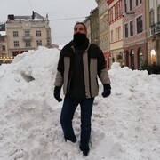  ,  Iyad, 45