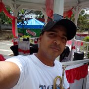  ,   Gustavo, 42 ,   ,   