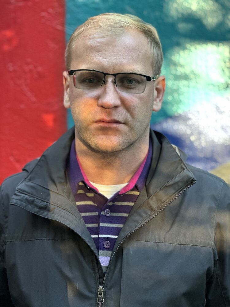  54394041  Stanislav, 39 ,    