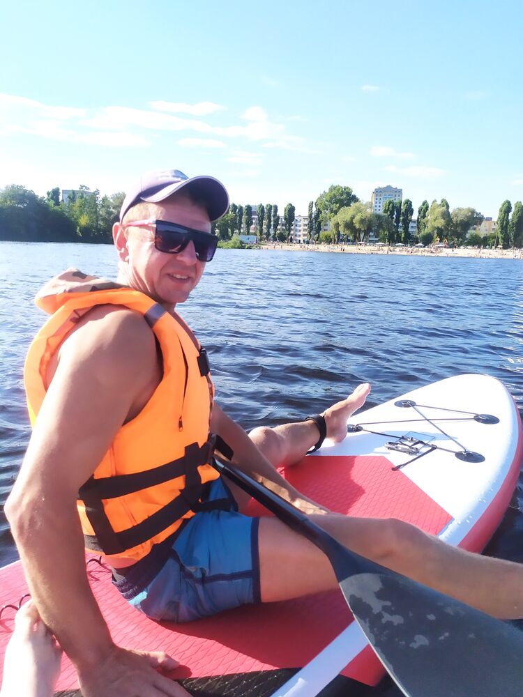  42206311  Viktor, 45 ,    