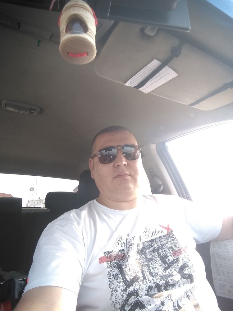  25967931  Artur, 40 ,    