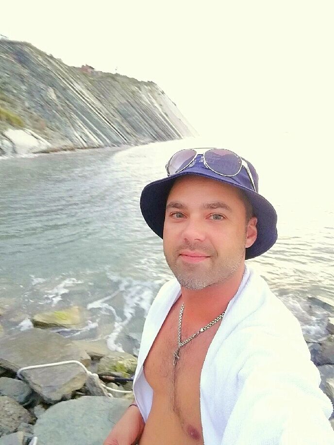  33211541  Dmitrii, 42 ,    