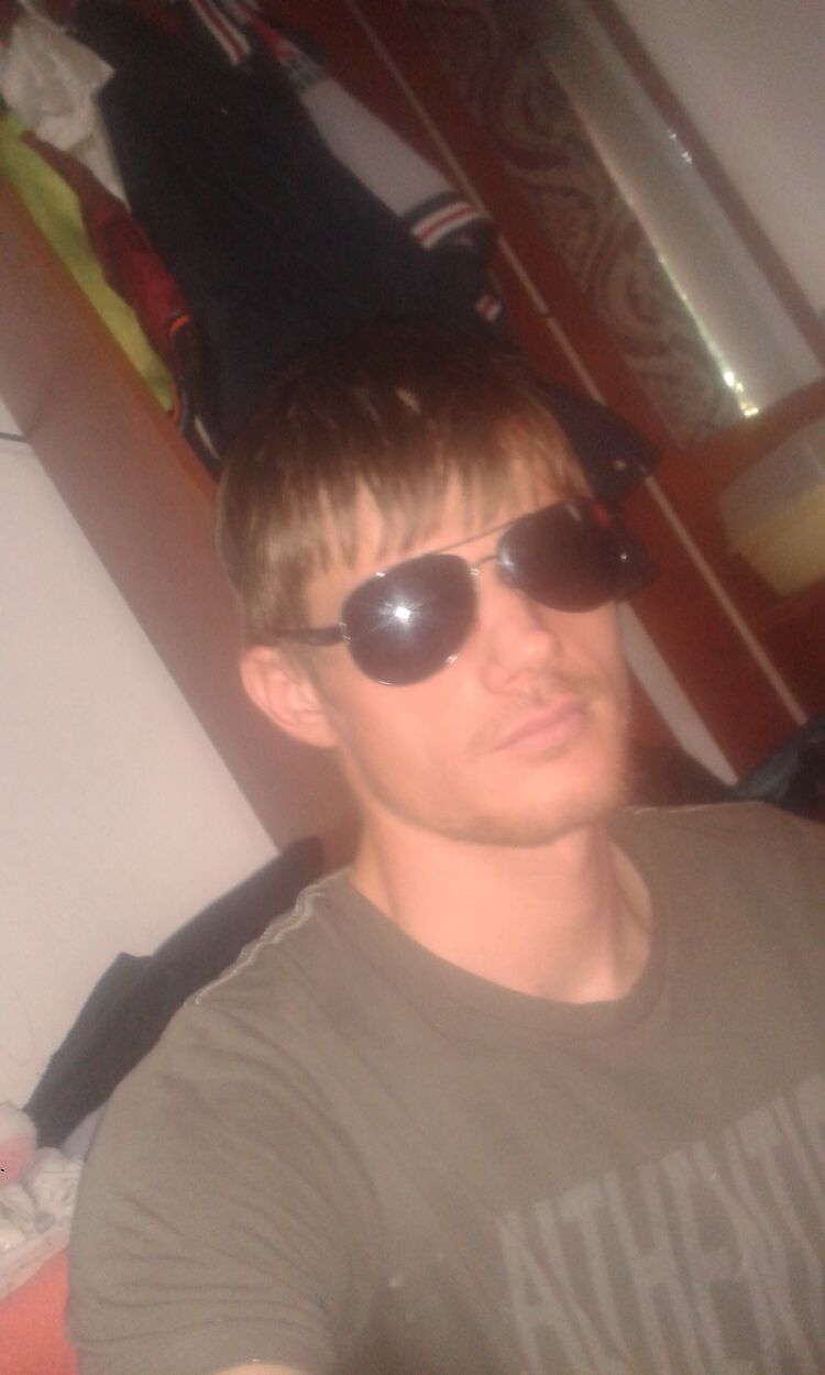  24120931  Denis, 33 ,    