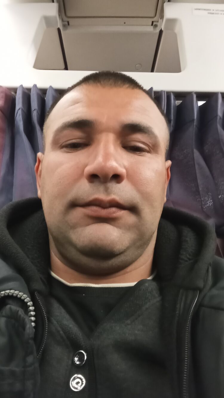  47946681  Farid, 33 ,    