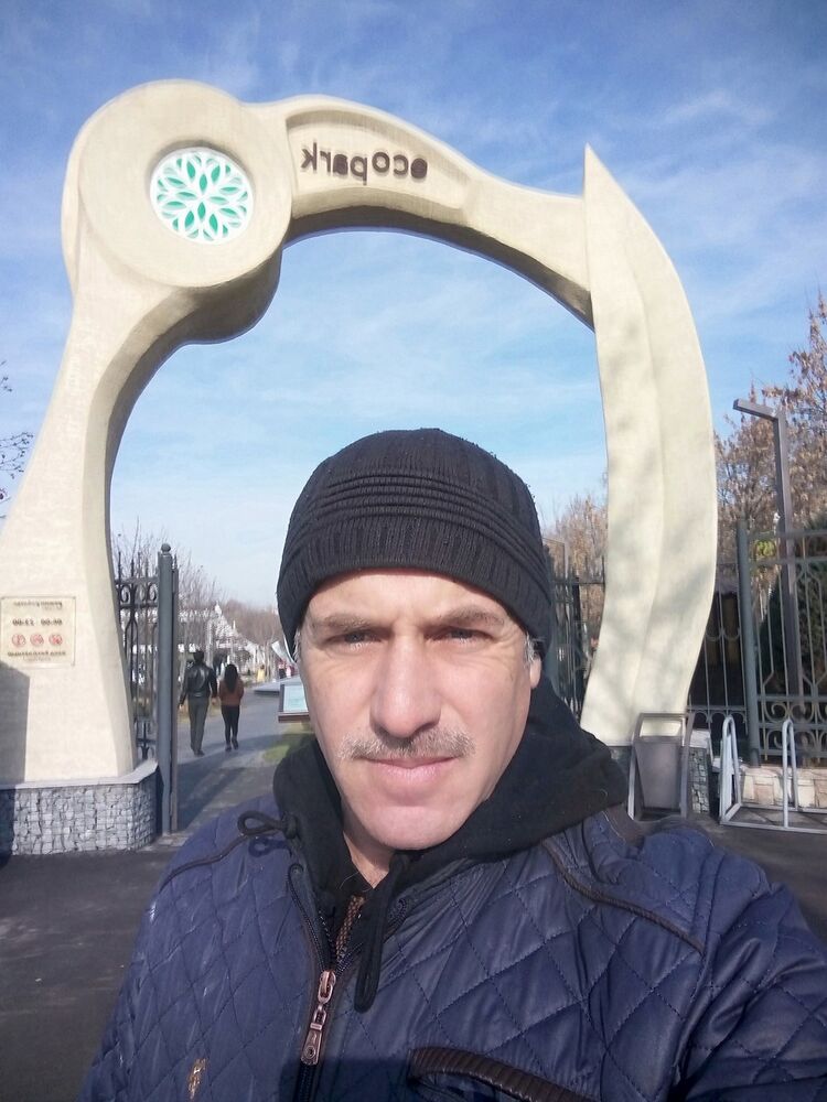  18641991  Tekin, 52 ,    