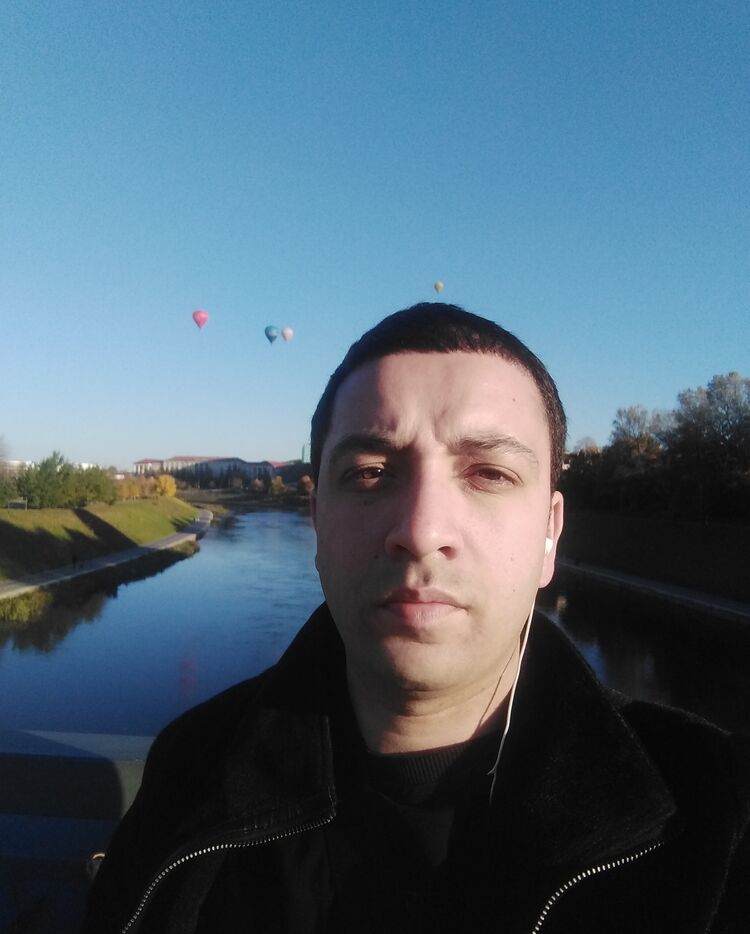  24890571  Cavid, 33 ,    