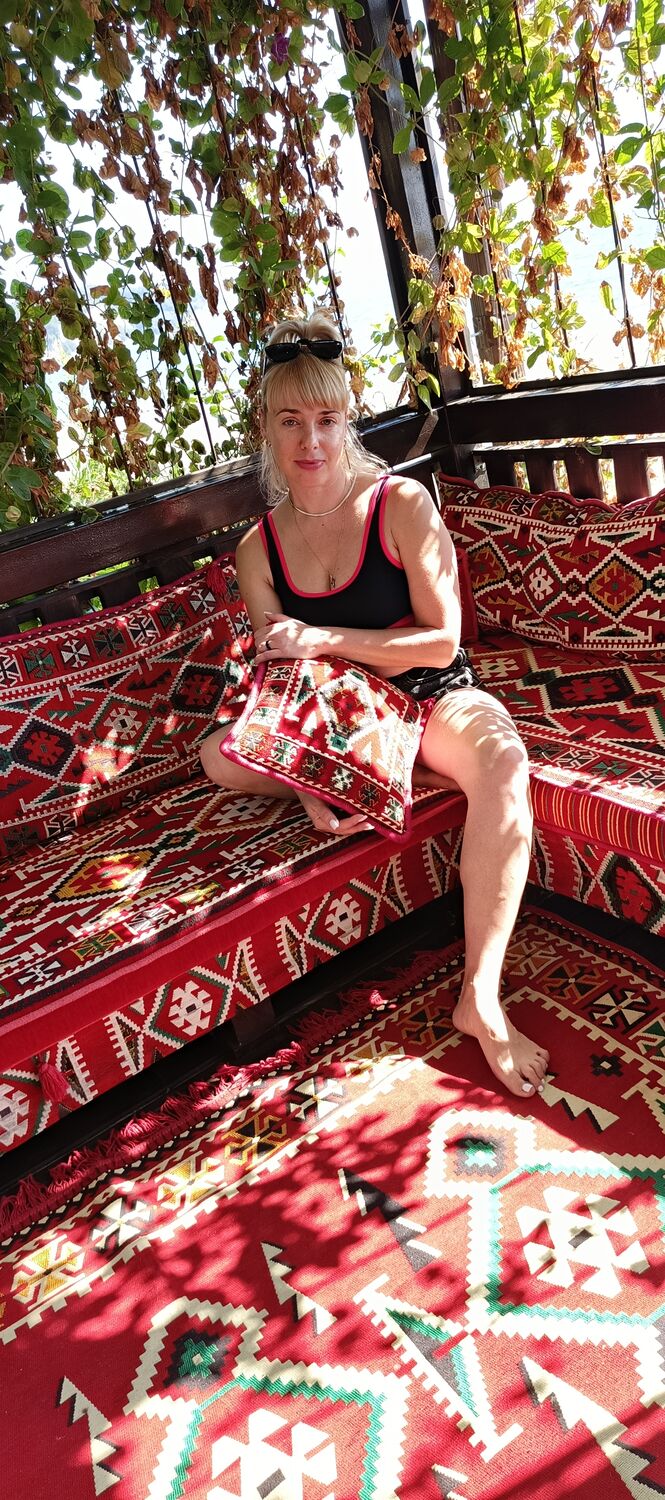  53931081  Elena, 43 ,    