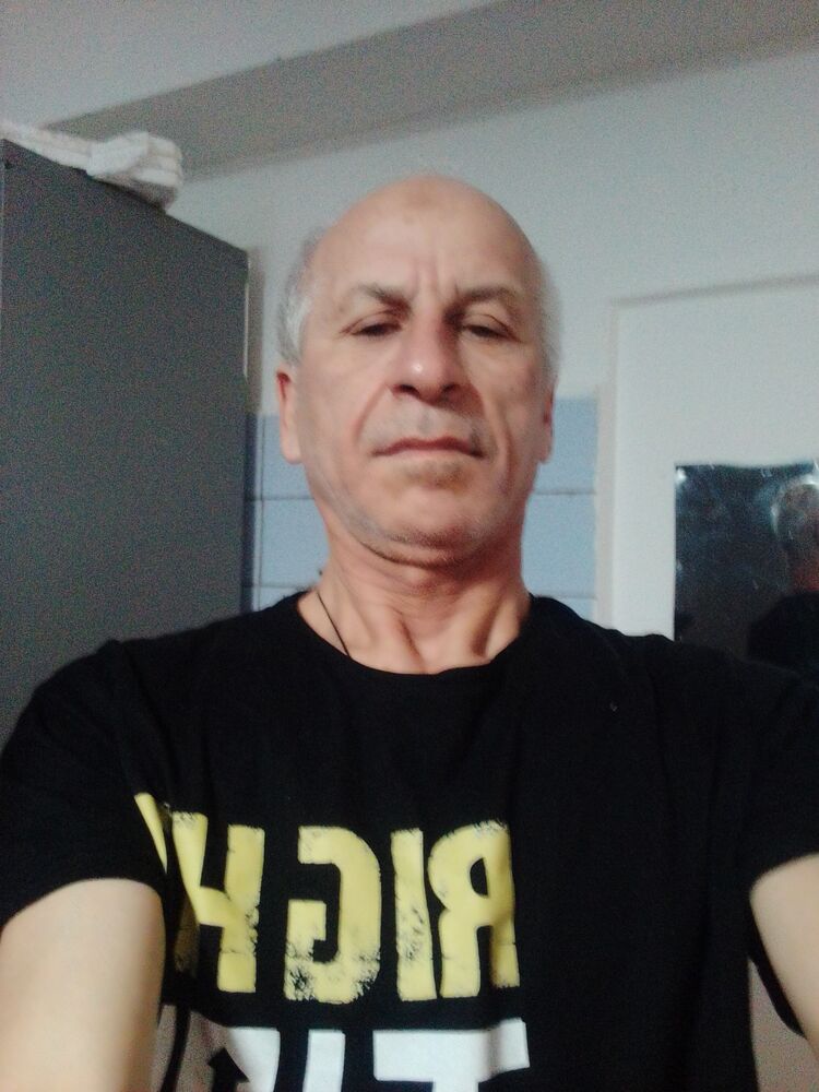  41527461  Alek, 58 ,    Banghazi